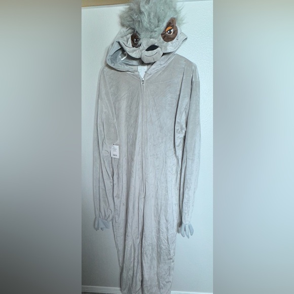 Sloth 1 piece hooded jumpsuit small/medium - Picture 5 of 9